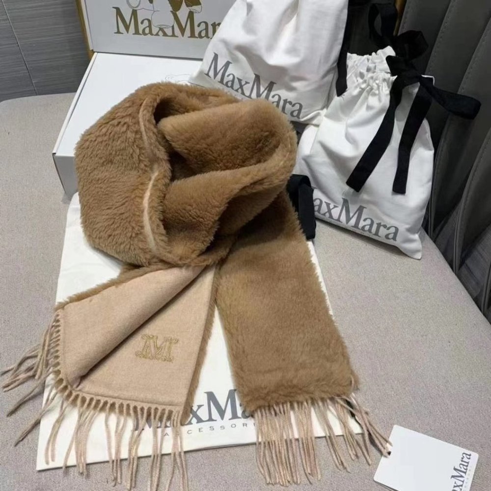 Sold🔥MaxMara Teddy Camel Scarf - Picture 1 of 10